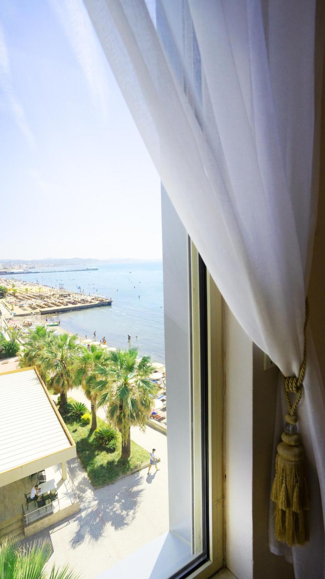 Sea View Apartment *